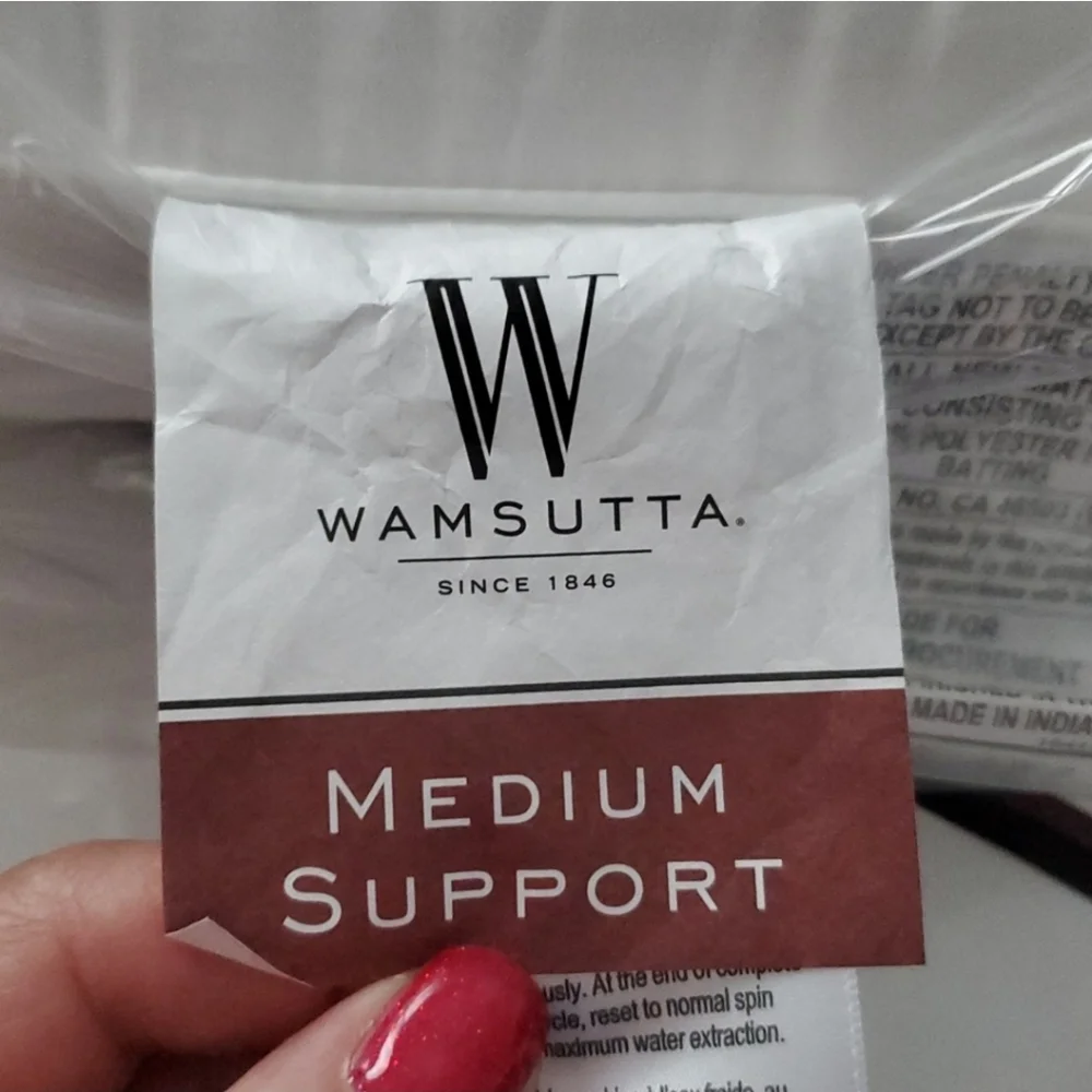 New Wamsutta Medium Support Standard/Queen Pillow - Classic White.